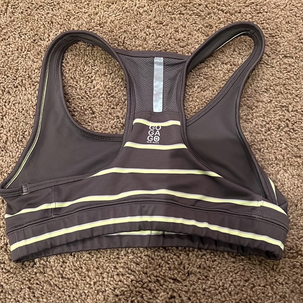 Sports bra bundle- 4 mediums - Picture 6 of 12